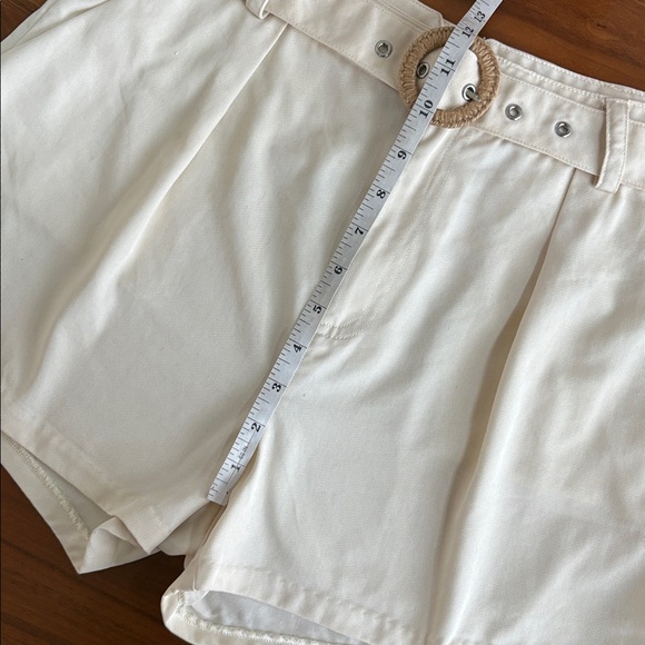 Paige Beige Neva Belted High Rise Shorts Size 6 - Picture 8 of 9